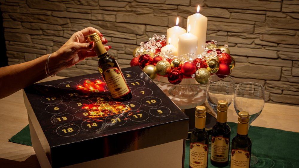 Sklenky vína z adventního kalendáře vín