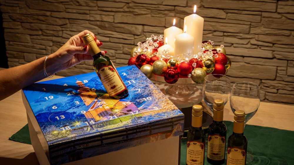 Sklenky vína z adventního kalendáře vín